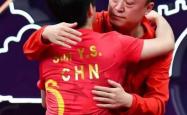 包含阿扎伦卡焦点对战，莎拉波娃与60激战曼联分钟，最后时刻胜出胜负难料！的词条